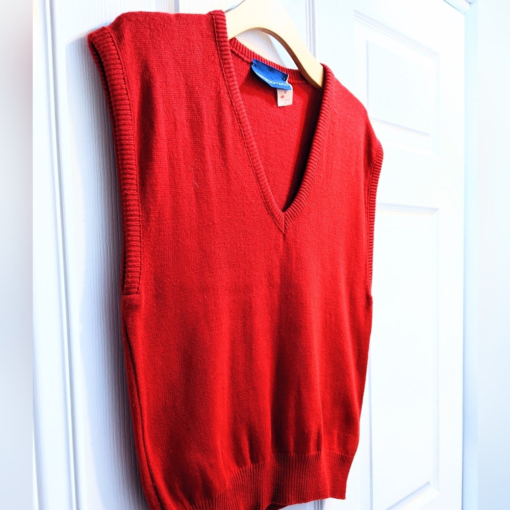 Canadian Impromptu Red, Autumn Knit Sweater Vest. Large.